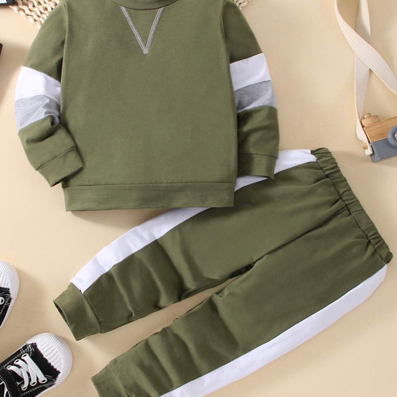 

Kids Boys Green Circle Neck Long Sleeve Sweatshirt & Sweatpants Set Baby Set Kids Clothes