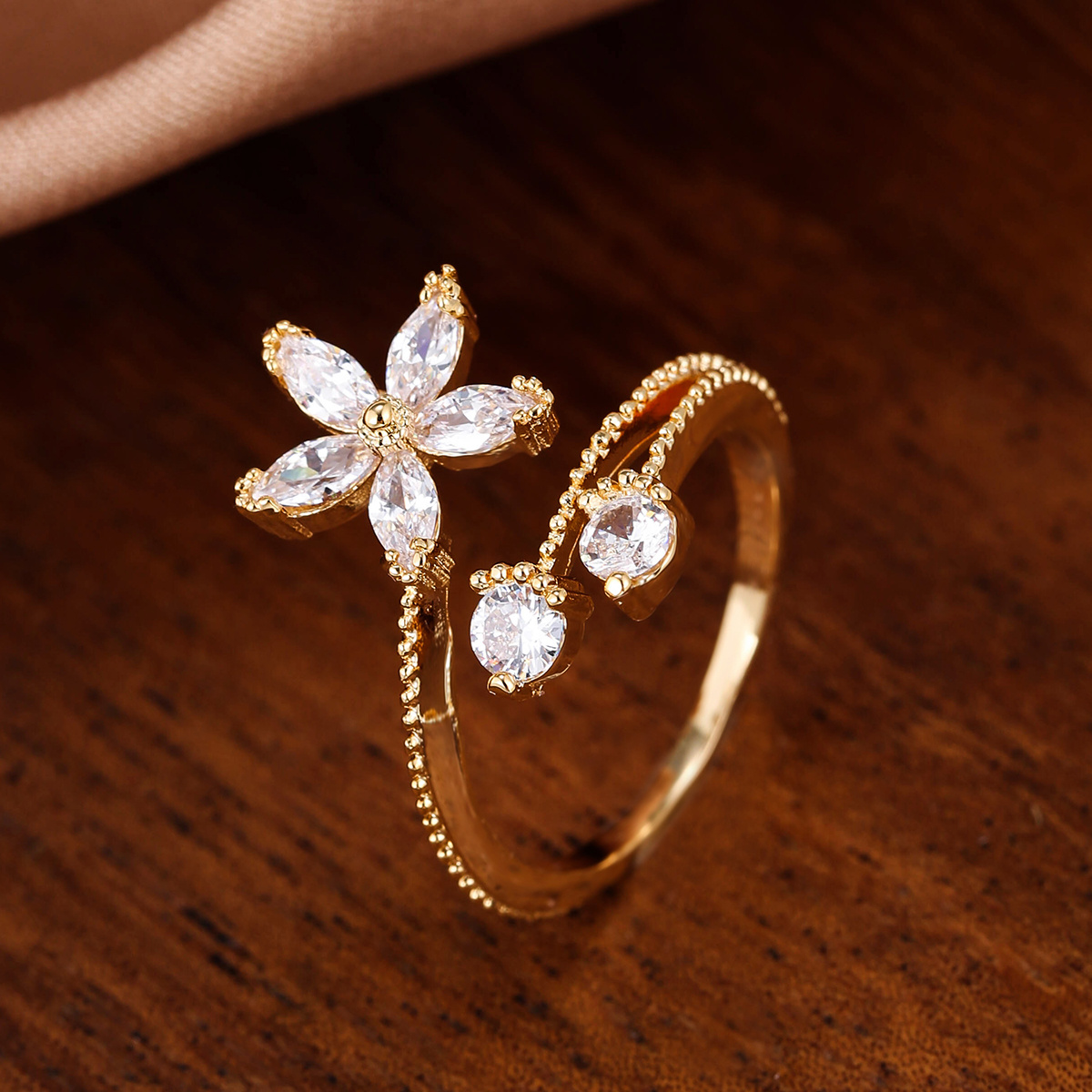 

Elegant Copper Flower Shape Ring Jewelry For Women Female Simple Rhinestone Casual Ring On Finger Index Accessorise