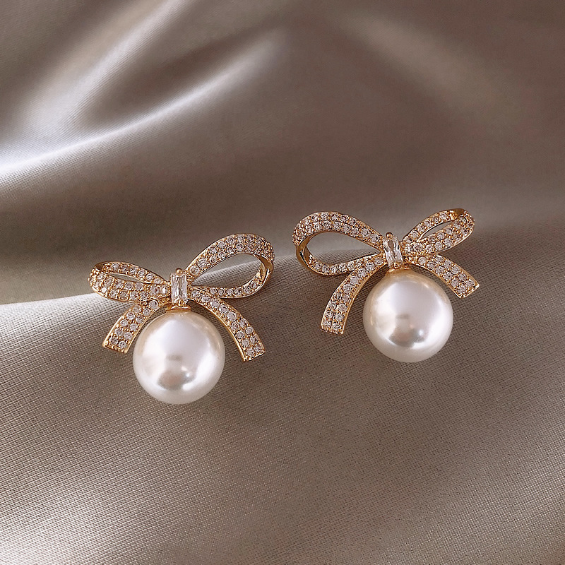 Pearl bow stud earrings