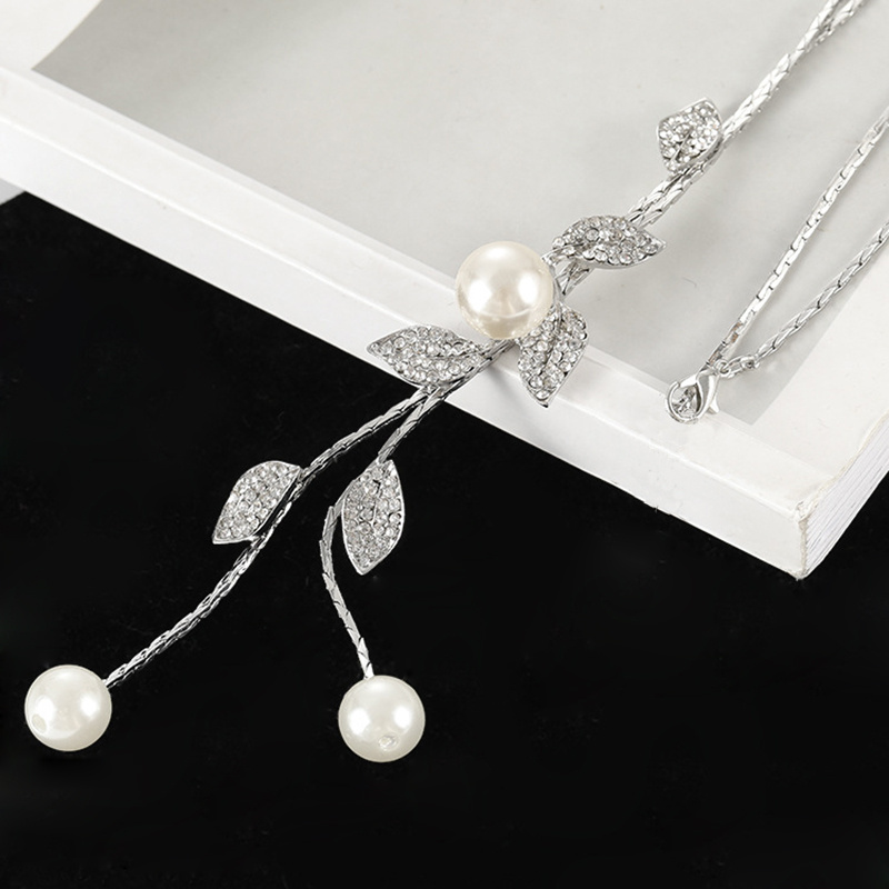 Shop Rhinestone Leaf Pearl Necklace at Our Store for Limited-Time Deals