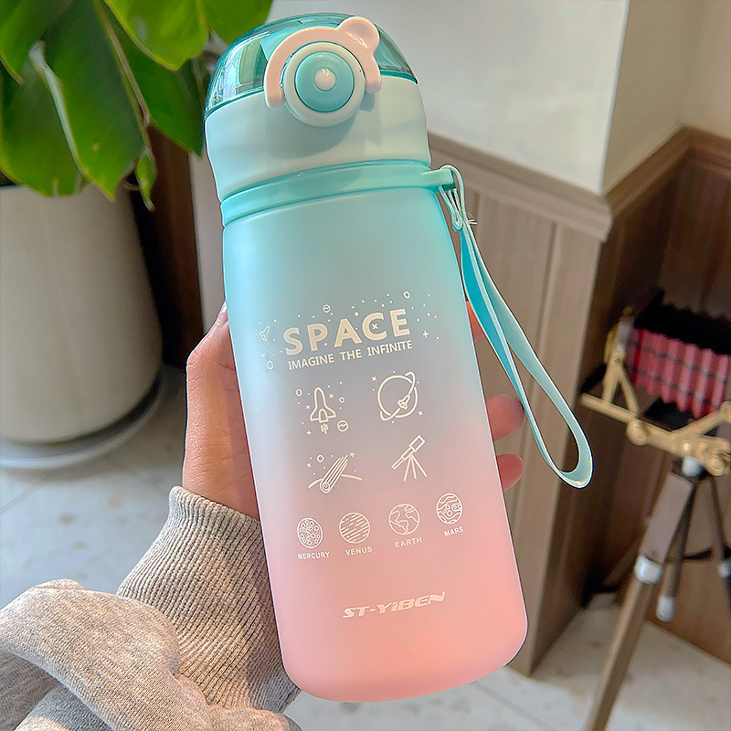 The New Creative Fashion Single Layer Plastic Bottle Portable Handle Smiley  Face Water Cup Heat-Resistant Convenient Cup Customized - China New  Creative Fashion Plastic Water Bottle Cute and Wholesale Male Female Student