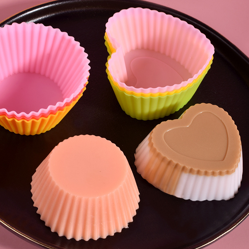 6pcs Heart Shaped Random Muffin Pan