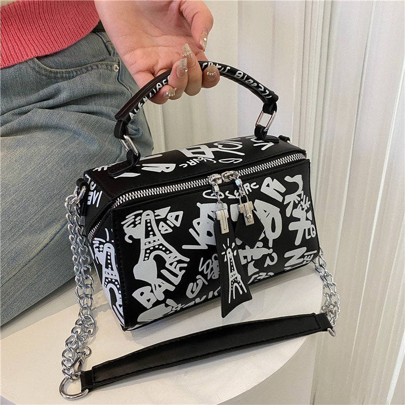 Letter Print Flap Square Bag With Metal Chain For Commuting