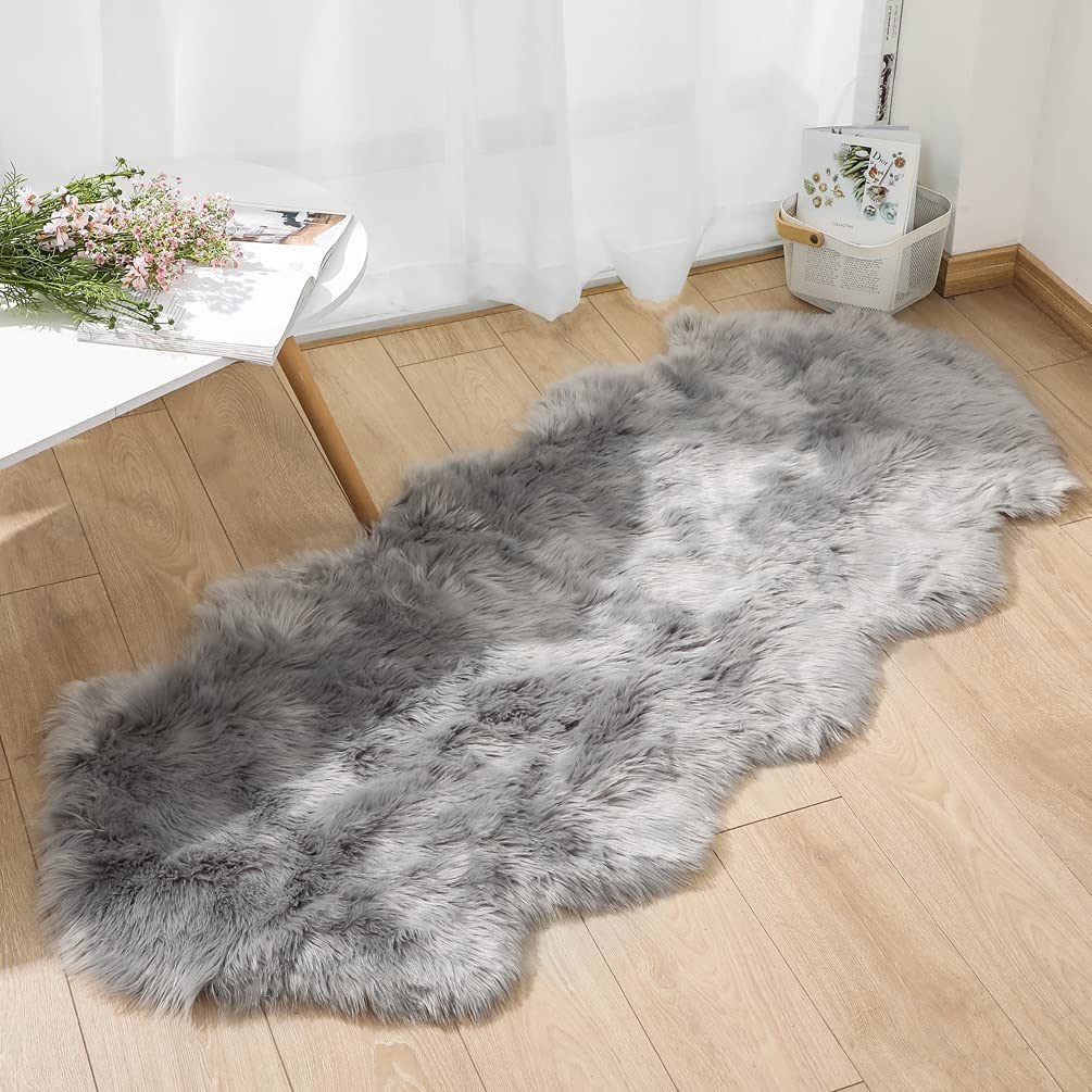 NOGIS 15.7 inches Mini Gray Round Faux Fur Sheepskin Area Rug, Fluffy Small  Circle Rugs Cushion for Chair, Furry Carpet for Nail Desk, Shaggy Circular