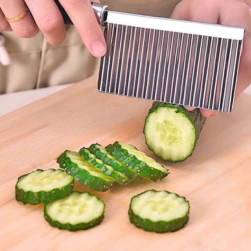 Crinkle Cutter Cutting Tool French Fry Slicer Potato Cutter Fruit Vegetable Wavy Chopper Knife Stainless Steel Random Color 1Pcs