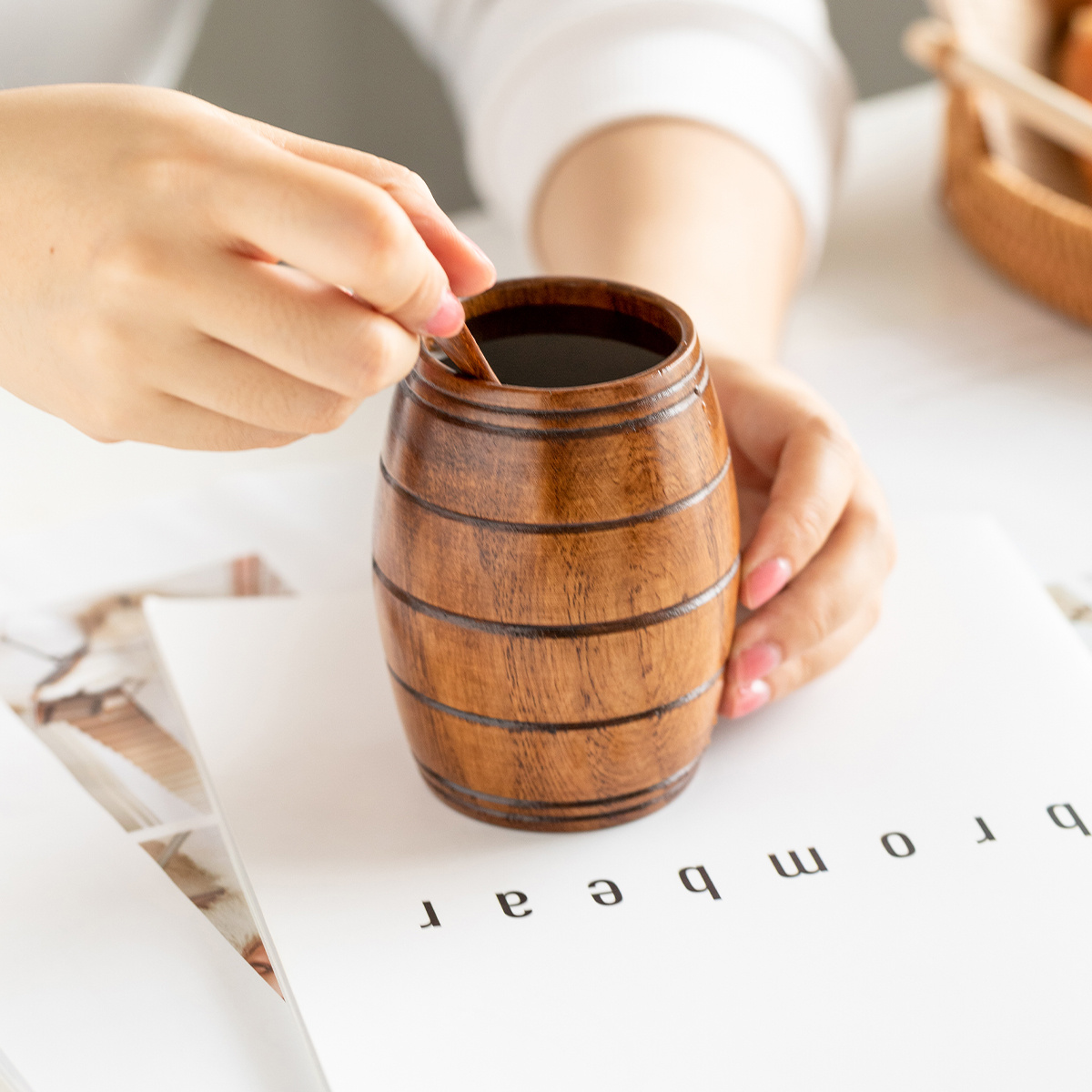  IUAQDP 2 piezas novedad madera barril en forma de madera beber  cerveza té taza decoración del hogar nueva taza de camping tazas de café de  madera : Hogar y Cocina