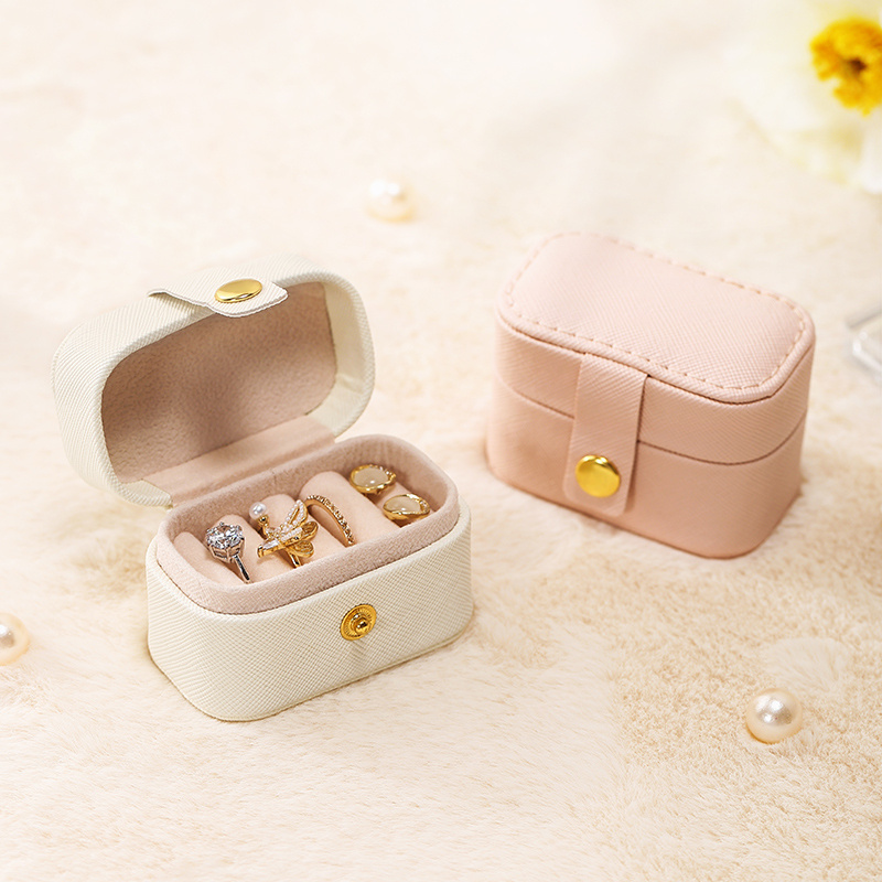 Casegrace - Mini joyero portátil de viaje de cuero para joyas, organizador  de anillos, caja de regalo para niñas y mujeres