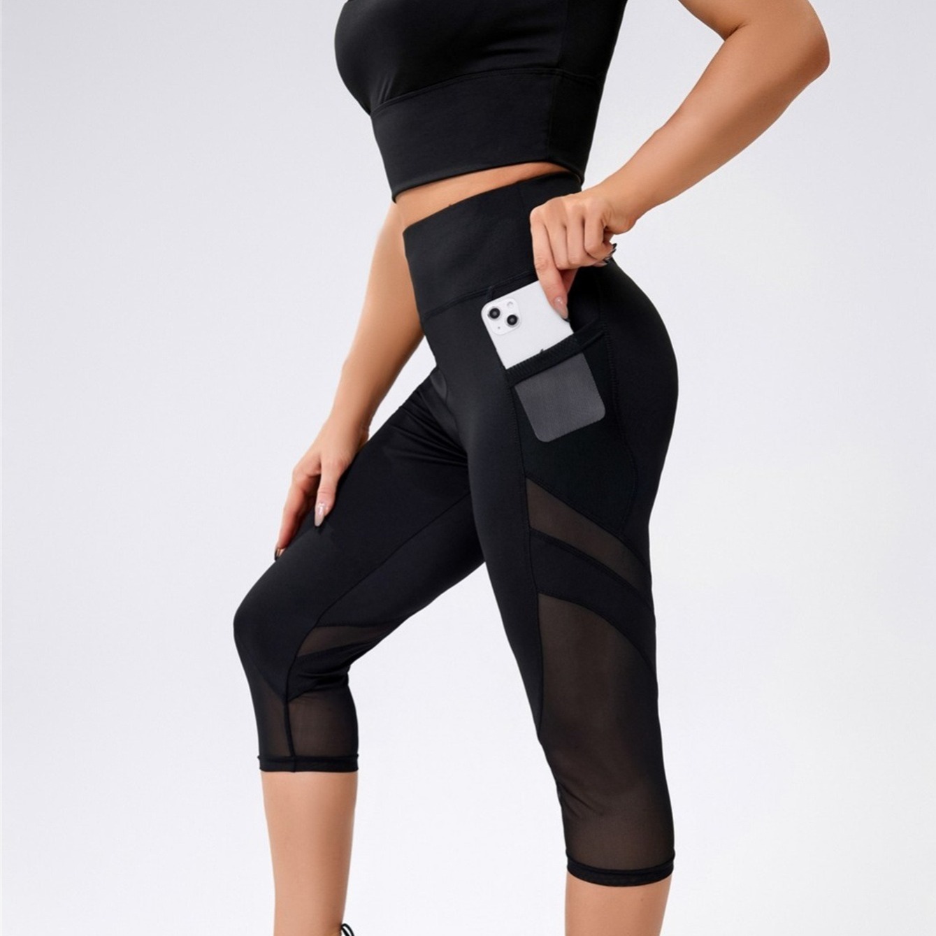 

Breathable Yoga Leggings With Phone Pocket And Soft Mesh Contrast - Women's Fitness Pants