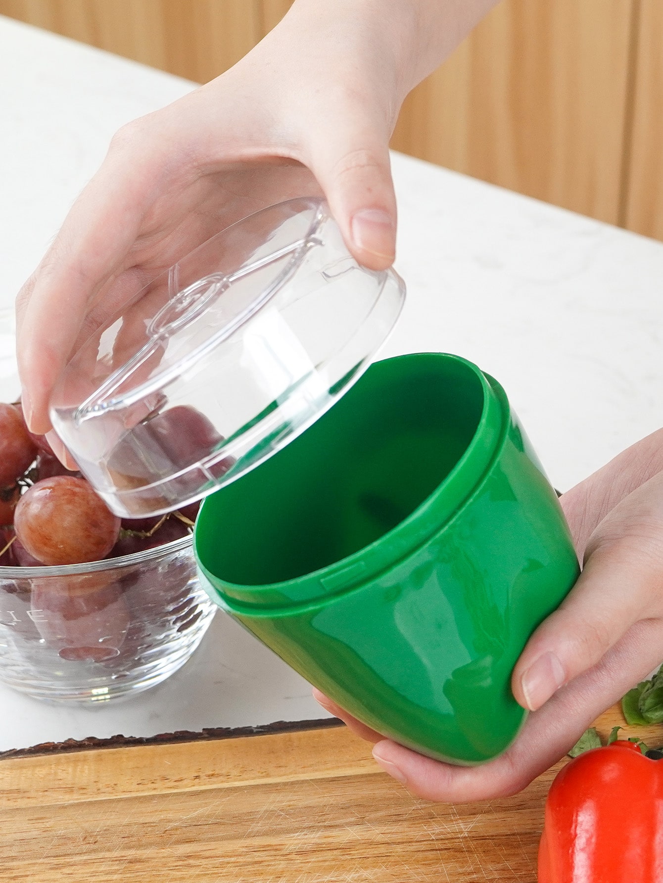 1pc Green Pepper Shaped Plastic Food Preservation Container, Pp