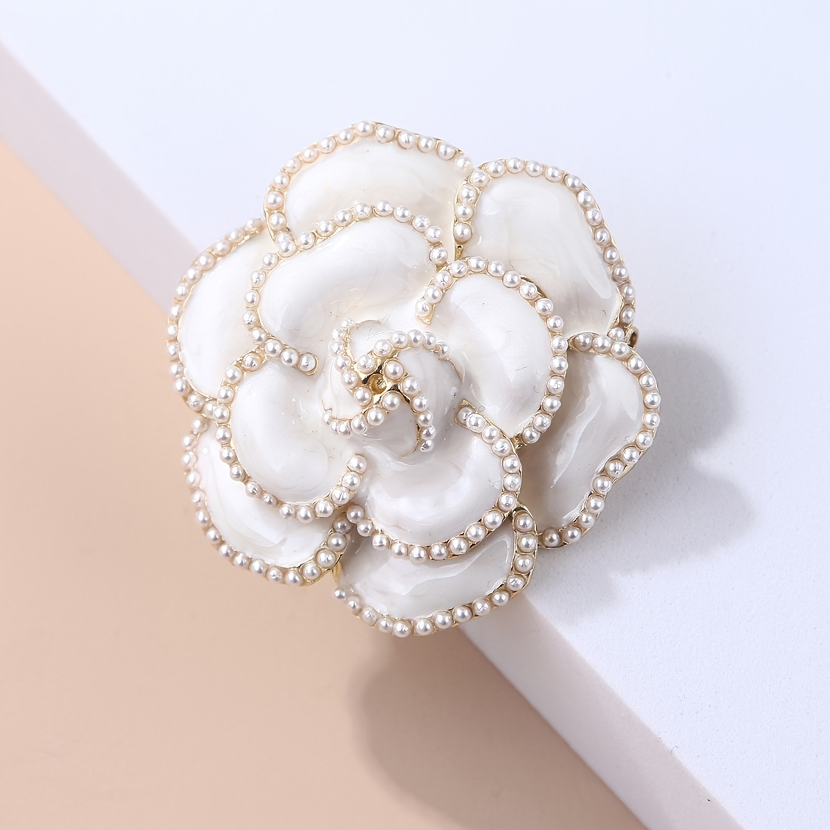 LIUCONGBD Pack of 2 Flower Pearl Brooch Pins, Petal Enamel Elegant  Exquisite Art Brooches for Women, Simple Pin Brooch for Women Jewellery  Wedding