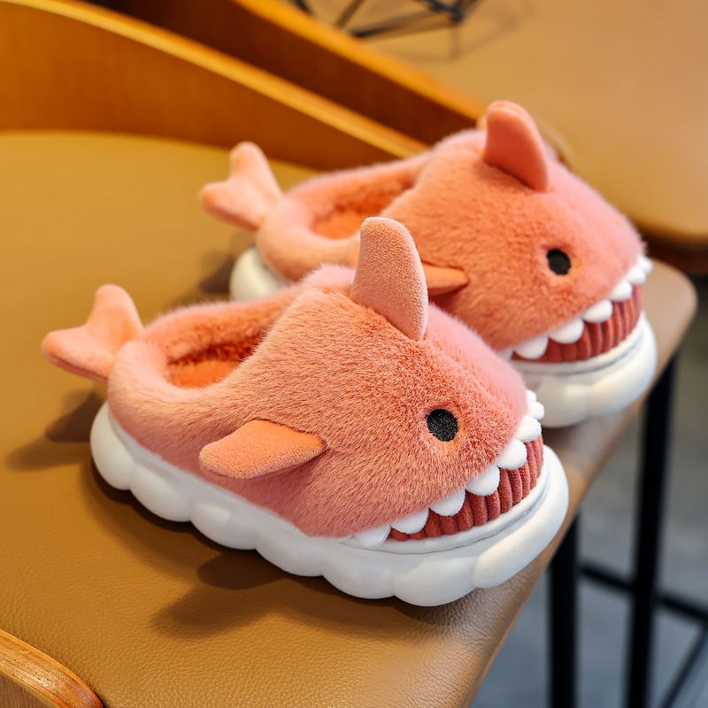 Pantuflas De Tiburón De Dibujos Animados Lindos Para Niños Pantuflas Cálidas De Felpa De Fondo Grueso Para Interiores Para El Hogar Niños Y Niñas - Ropa Calzado Y Joya - Temu Pantuflas De Tiburón De Dibujos Animados Lindos Para Niños Pantuflas Cálidas De Felpa De Fondo Grueso Para Interiores Para El Hogar Niños Y Niñas - Ropa Calzado Y Joya - Temu