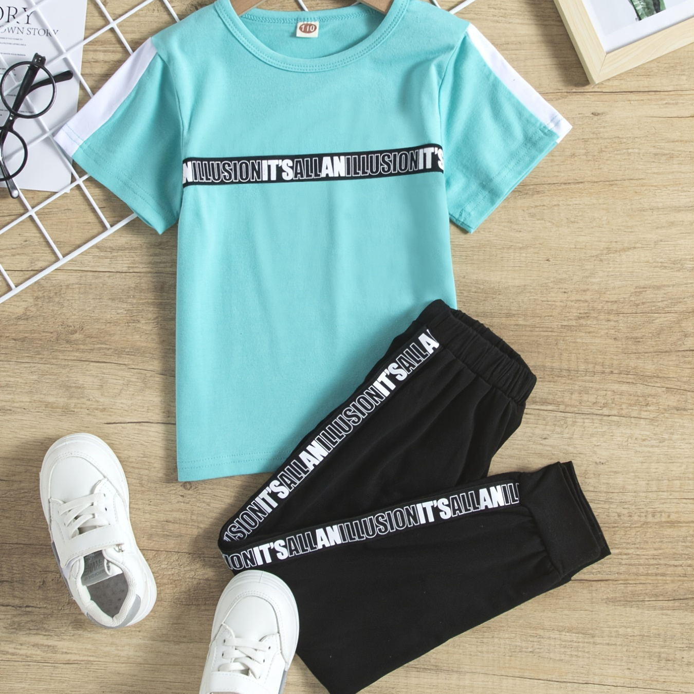 

2pcs Boys Round Neck T-shirts Letter Graphic Splicing Short Sleeve Tees Top & Pants Set Kids Summer Clothes