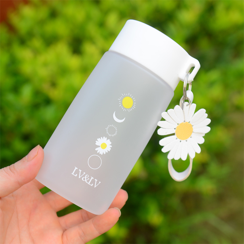 1pc Matte Finish Daisies Water Bottle