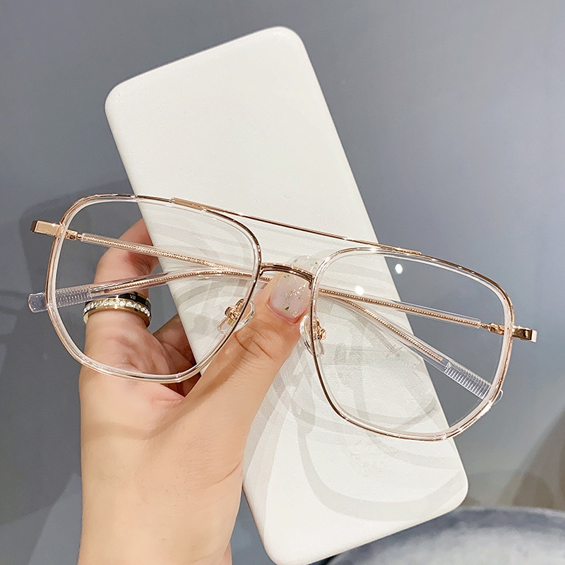 Gafas de aviador de moda con lentes transparentes