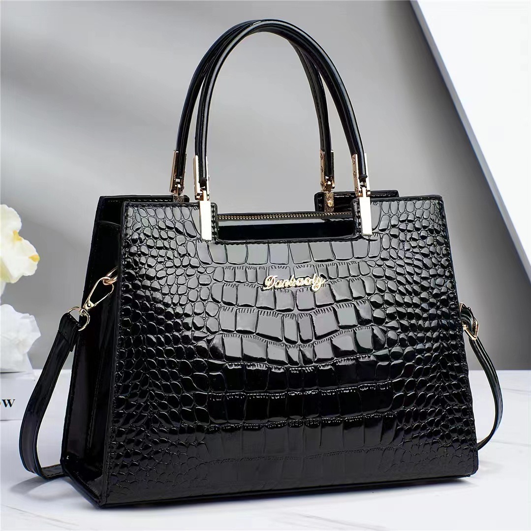 Large München Tote in Croco-Embossed Leather Black
