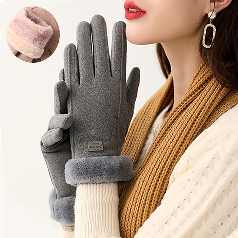 isotoner women's cable knit gloves with touchscreen palm patches