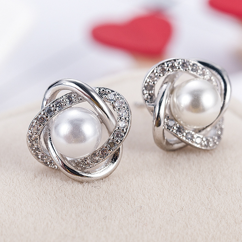 E-shop Elegante exquisite synthetische Zirkonia-Steckerohrringe mit modischen Akzenten für Damen