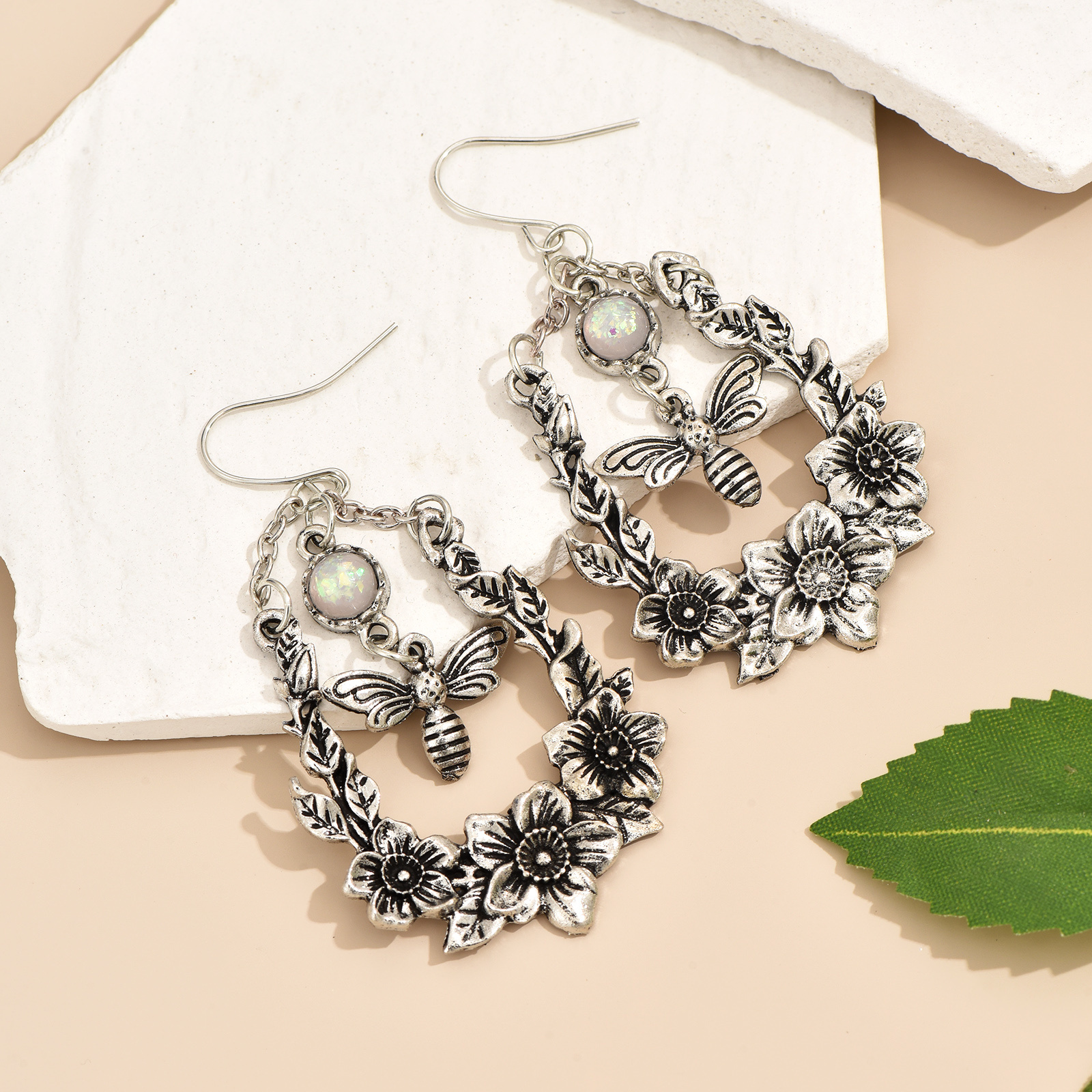 Image of Vintage Boho Bee And Flower Drop Earrings With Synthetic Gemstones, Alloy Dangle Earrings For Women, Perfect For Engagement And Party Occasions, Gift Jewelry