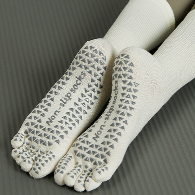 Yoga Toe Socks with Grips for Women Non-slip Socks for Pilates Barre  Fitness Dance,Grey,Grey，G13889