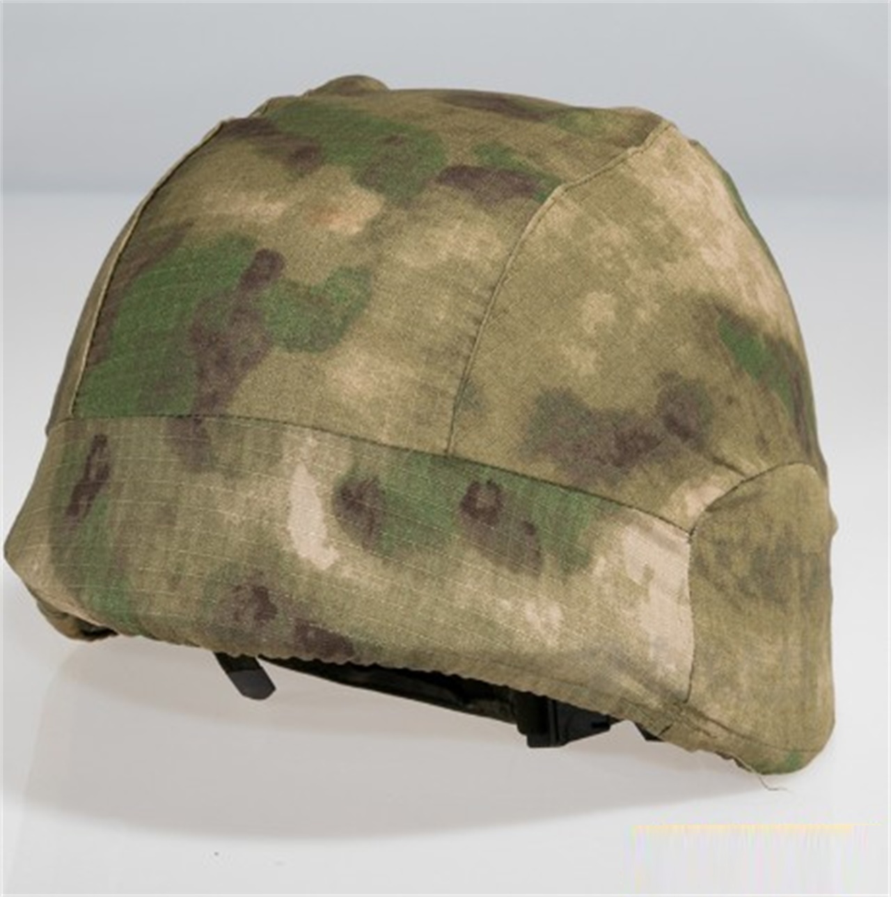 Funda para casco militar o de airsoft en camuflaje A-Tacs