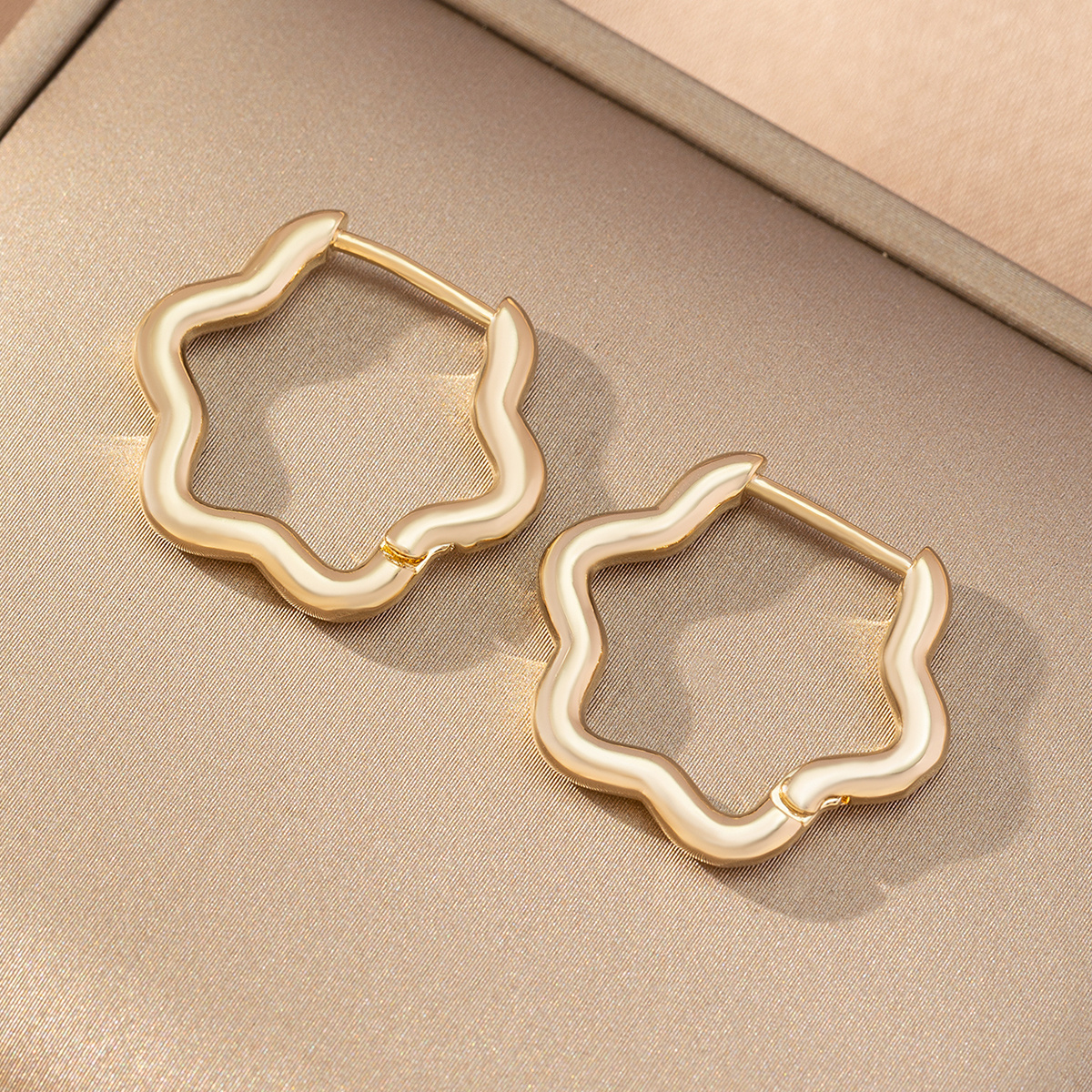 Simple And Versatile Glossy Petal Earrings
