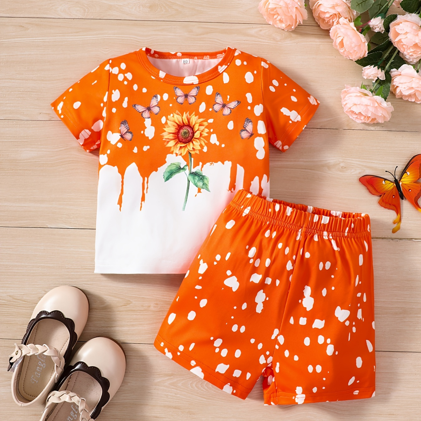 

2pcs Girls Round Neck T-shirts Sunflower And Butterfly Print Short Sleeve Tees Top & Elastic Waist Snowflake Dot Shorts Set Kids Summer Clothes