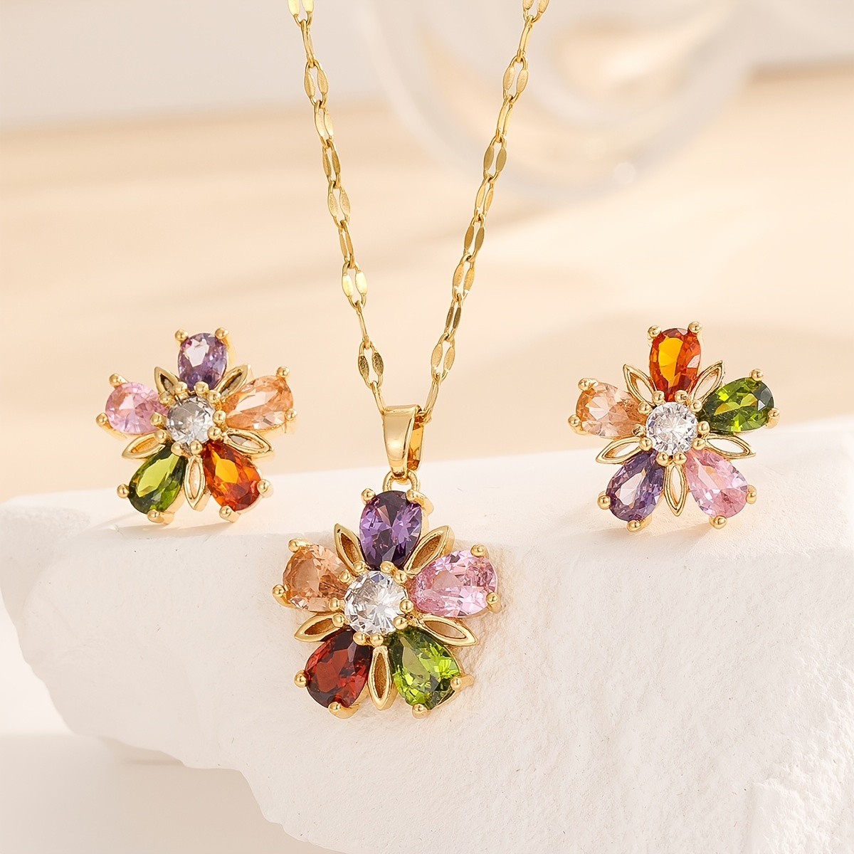 

Ensemble de bijoux en cuivre plaqué or 18 carats en forme de fleur colorée avec collier pendentif et boucles d'oreilles clou