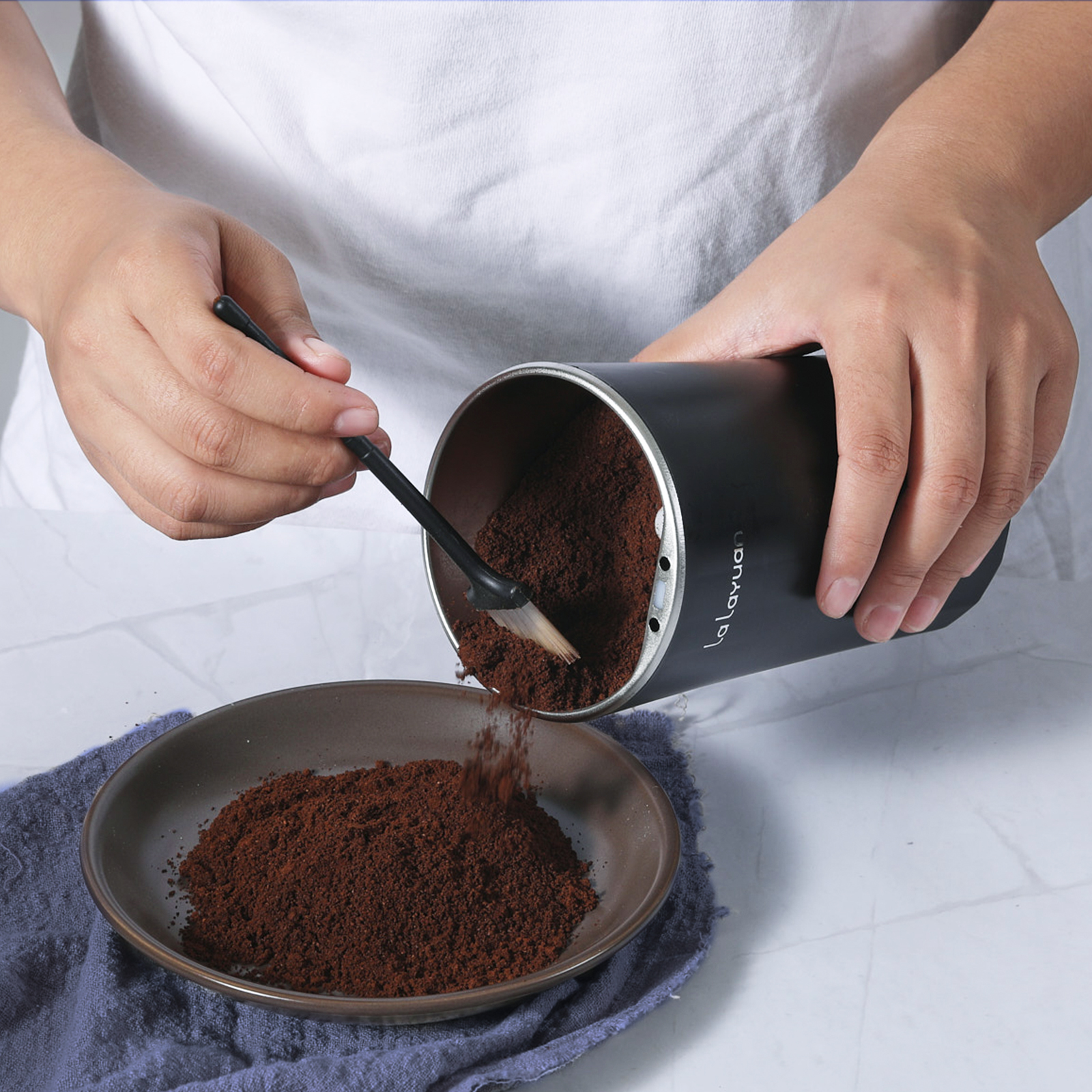 ICEKO - Molinillo de café eléctrico, molinillo de granos de café  desmontable, 12-15 tazas/4.2 onzas de capacidad de frijoles, molinillo de  especias