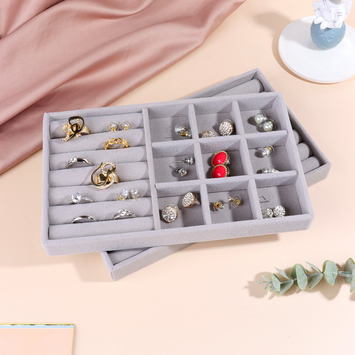 DYNWAVE Wooden Earring Organizer Tray Jewelry Box with Cover Stackable  Velvet Jewelry Organizer Tray, 18 Grids Gray