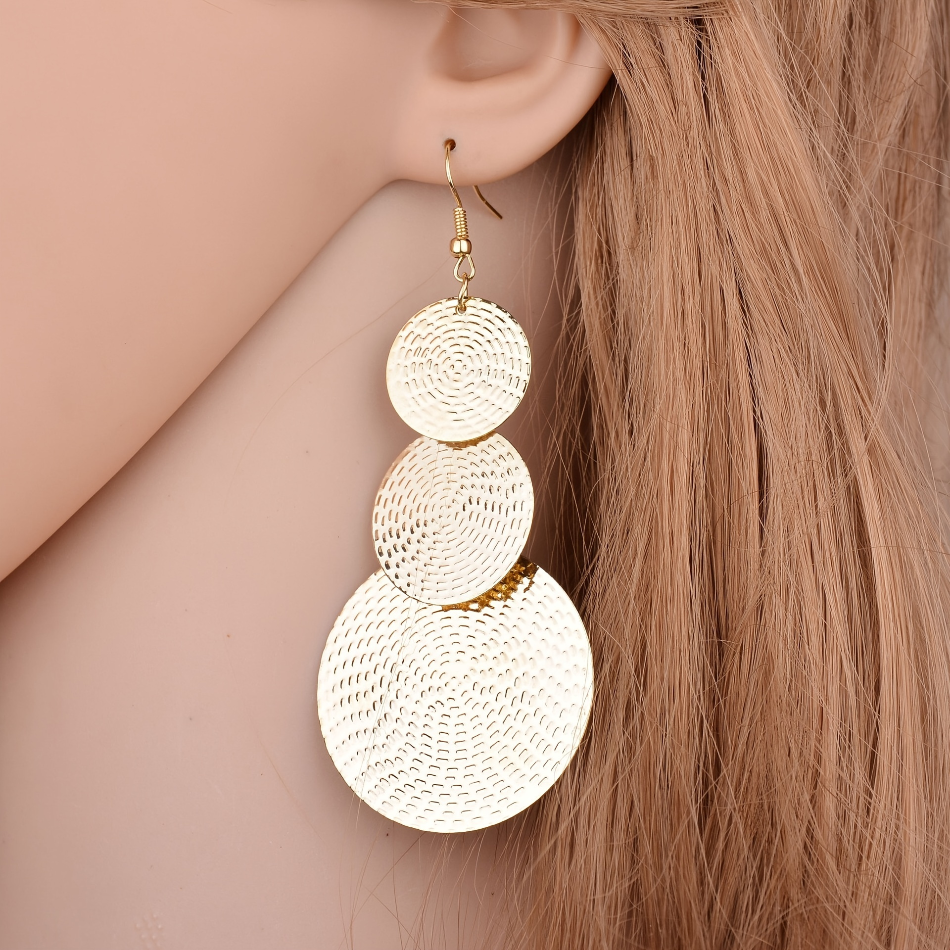 

Élégantes boucles d'oreilles longues à disque rond triple plaquées or , bijoux d'oreille sculptés en pour femmes et filles