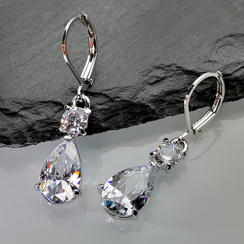 Luxurious Elegant Sparkling Synthetic Zirconia Earrings Drop-shaped Earrings Stylish Charm Temperament