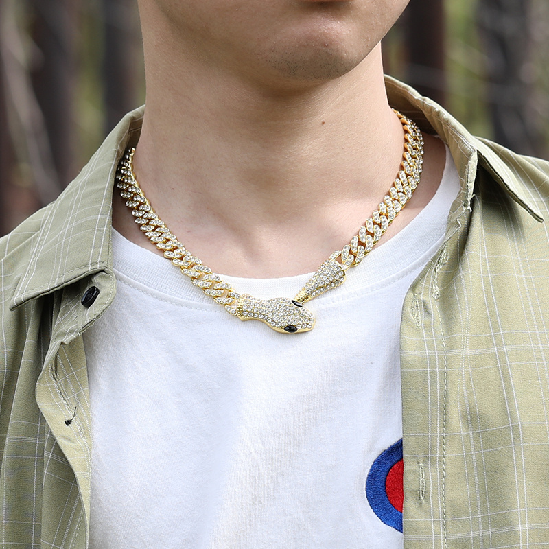chain links patches necklace