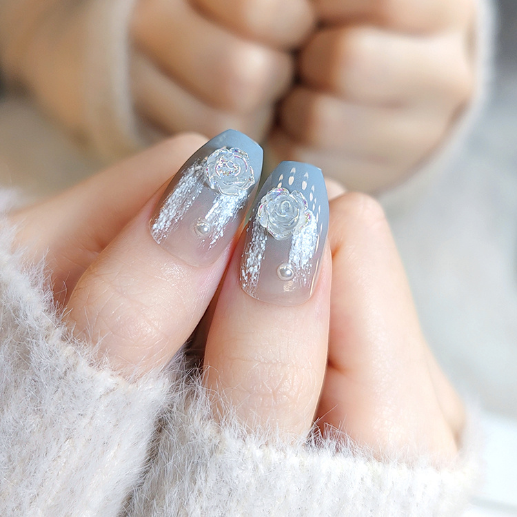 Val Ongles - Un petit effet bleu dégradé airbrush +paillettes ça