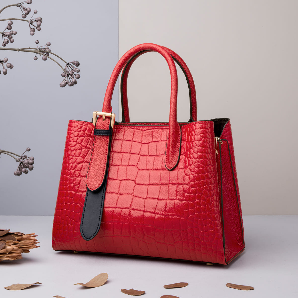 Shoulder bag with crocodile print and logo Woman, Red