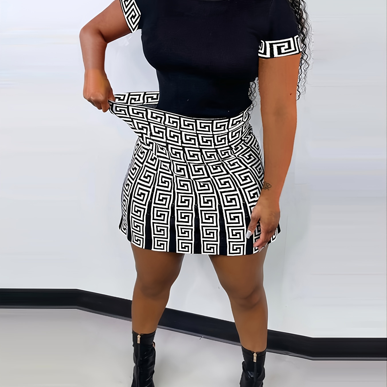 Plus Size Slim Fit Tops All Over Print Pleated Skirt Set Women's Plus High Stretch Casual Two