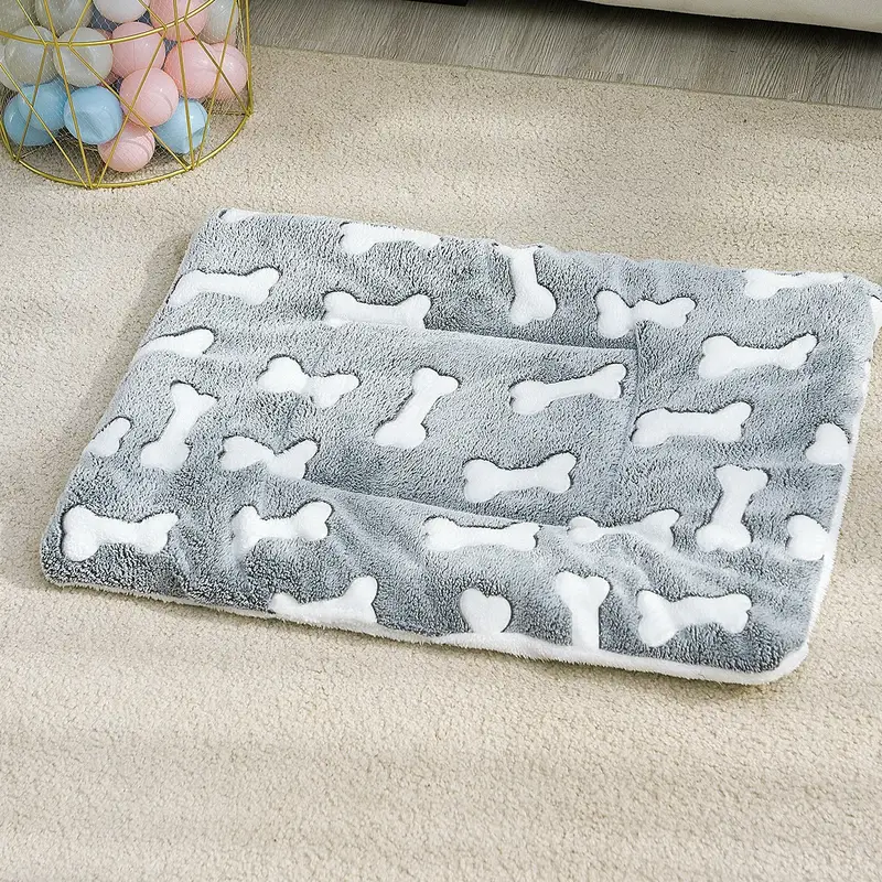 Keep Your Pet Cozy And Comfortable With This Thickened Pet Bed Mat