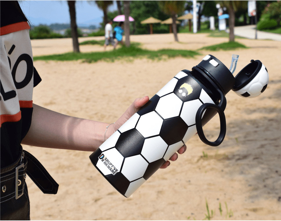  Botella de agua personalizada de acero inoxidable de fútbol con  tapa de pajita, botella de agua deportiva de 20 onzas personalizable :  Deportes y Actividades al Aire Libre