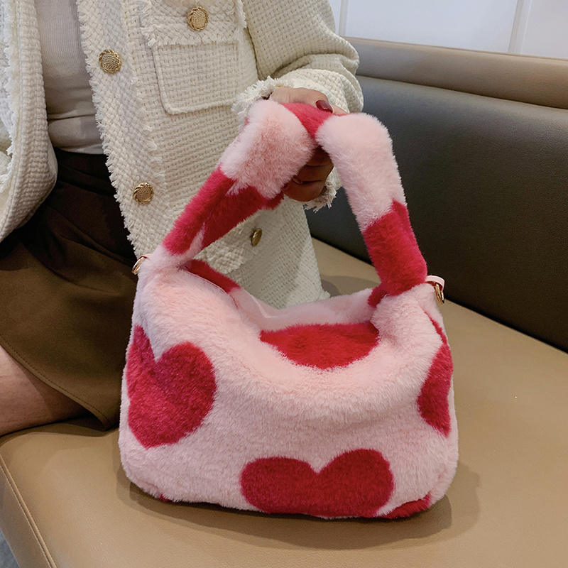 Fluffy heart shoulder bag