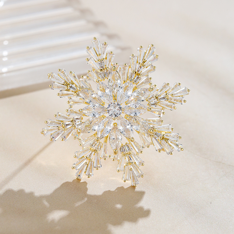 POYAMUSE Fashion Elegant Pearl Crystal Snowflake Brooch Pin for Women Girls Wedding Soiree Party Jewelry