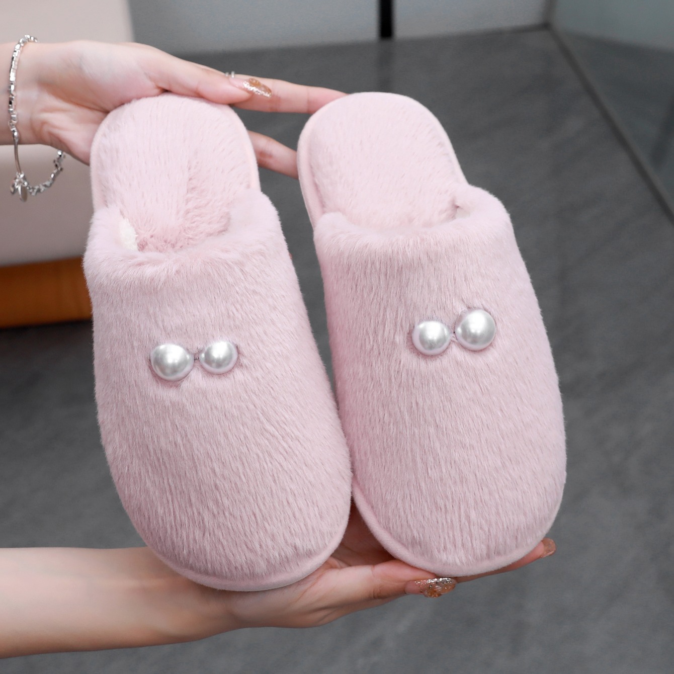 Faux Fur Slippers - Powder pink - Ladies