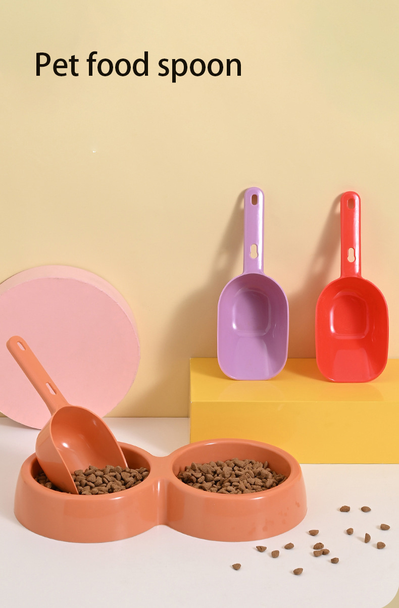 Pet Food Spoon in Action