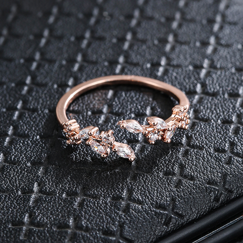 Leaf Ring Copper Material Synthetic Zirconia for Daily and Party Occasions
