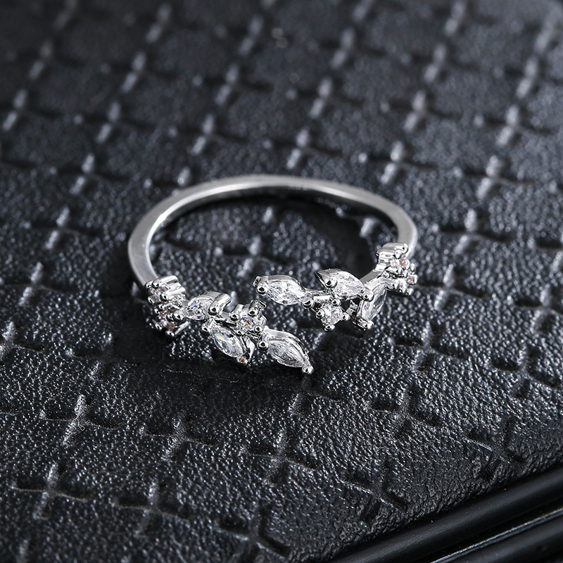Leaf Ring Copper Material Synthetic Zirconia for Daily and Party Occasions
