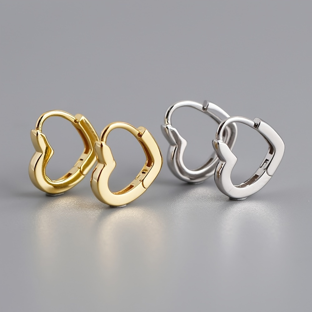

Classic Heart-shaped Hoop Huggie Earrings 925 Silver Plated Ear Buckle Simple Design For Women Gift 1pair