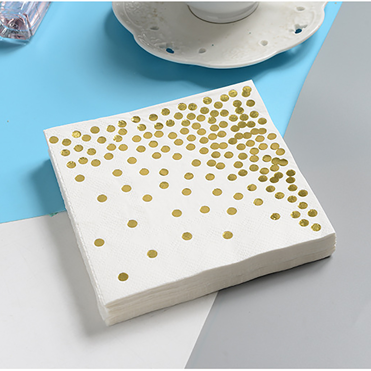 CONRADY - Juego de vajilla desechable de 200 piezas de estrella dorada, 25  platos de papel, platos de postre, vasos de papel, cubiertos de plástico