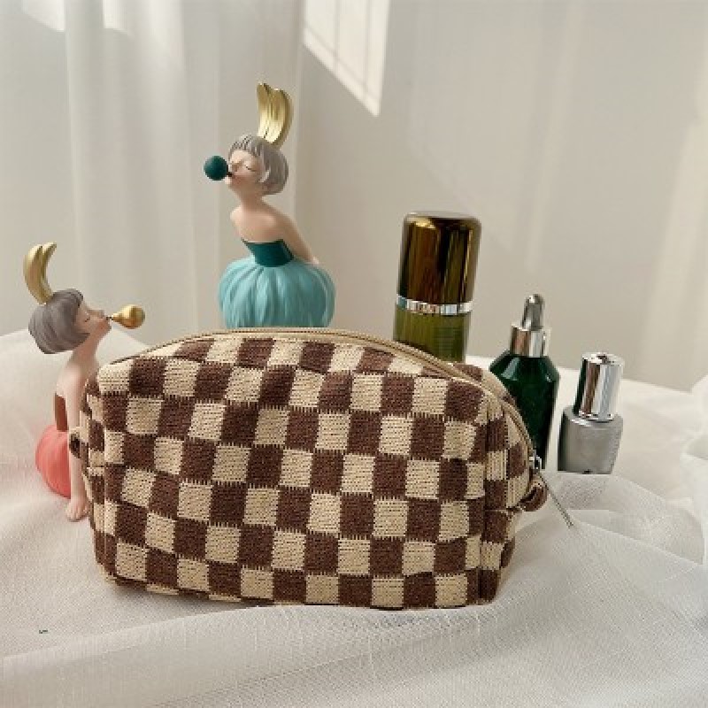 Checkered make up bag, cosmetic bag, Louis Vuitton, travel bag, travel  make up bag