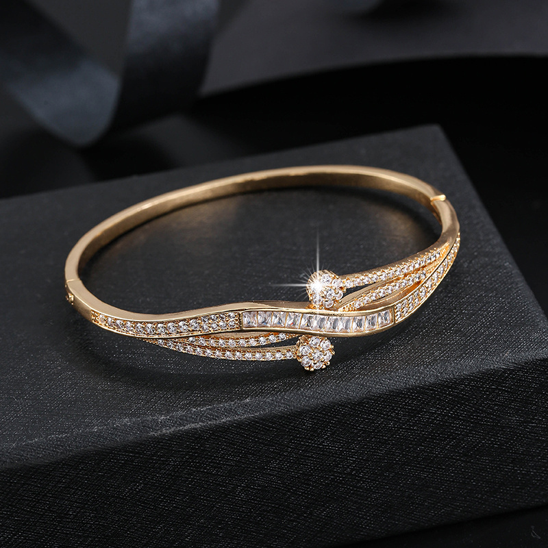 TEMU Pulsera Elegante De Zirconia Chapada En Oro De 18K Para Mujer - Versátil Y Chic, Perfecta Para Atuendos Casuales O Fiestas