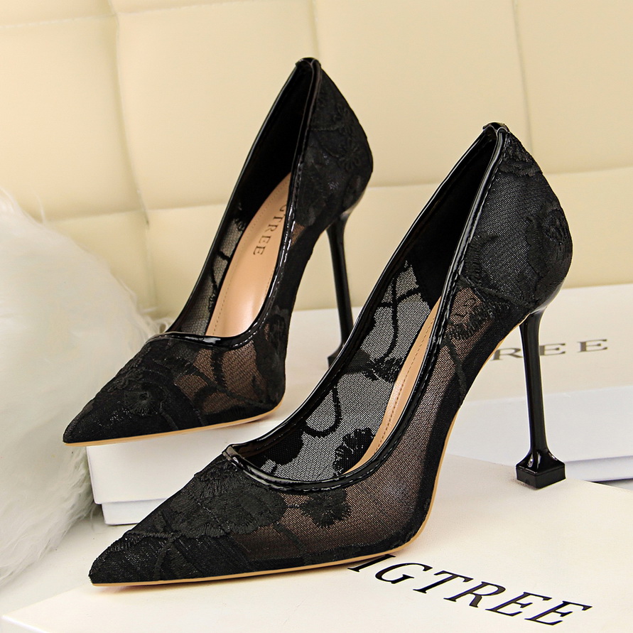 womens lace pumps