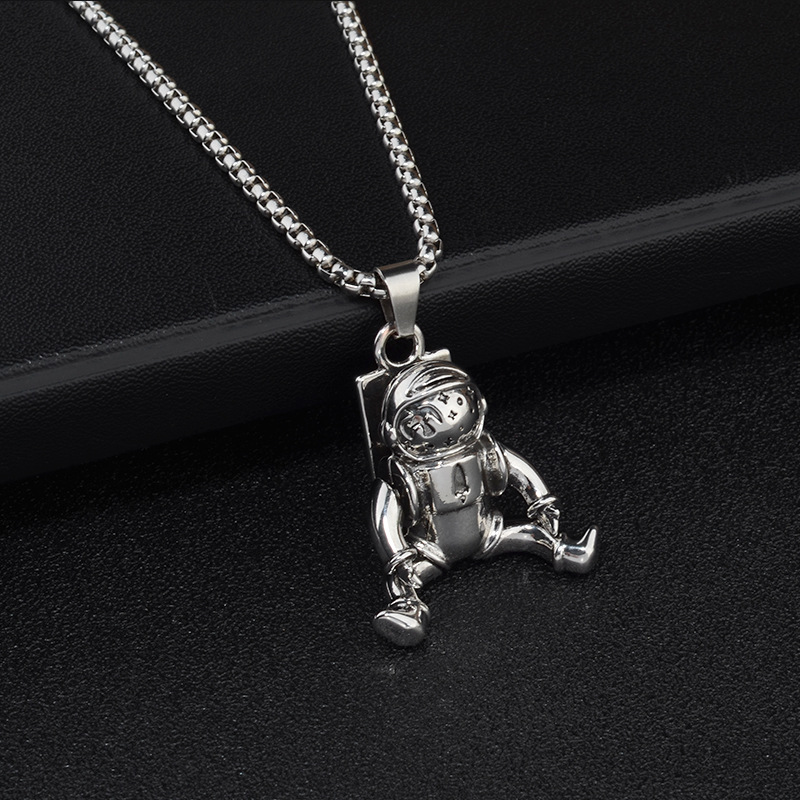 Astronaut necklace hot sale louis vuitton