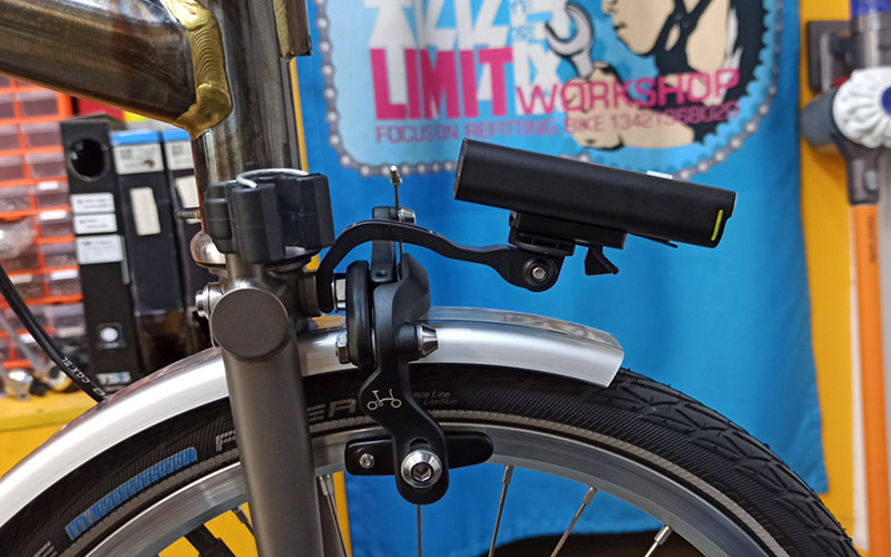 Mounting bracket for online brompton cateye front light